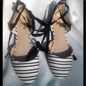 Mix No. 6 Otisa Lace up ballet flat size 8 blk/wht